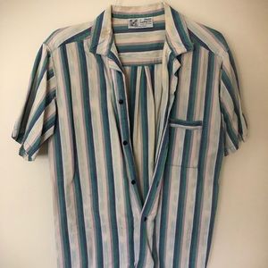 Vintage button up t-shirt world trading co.
